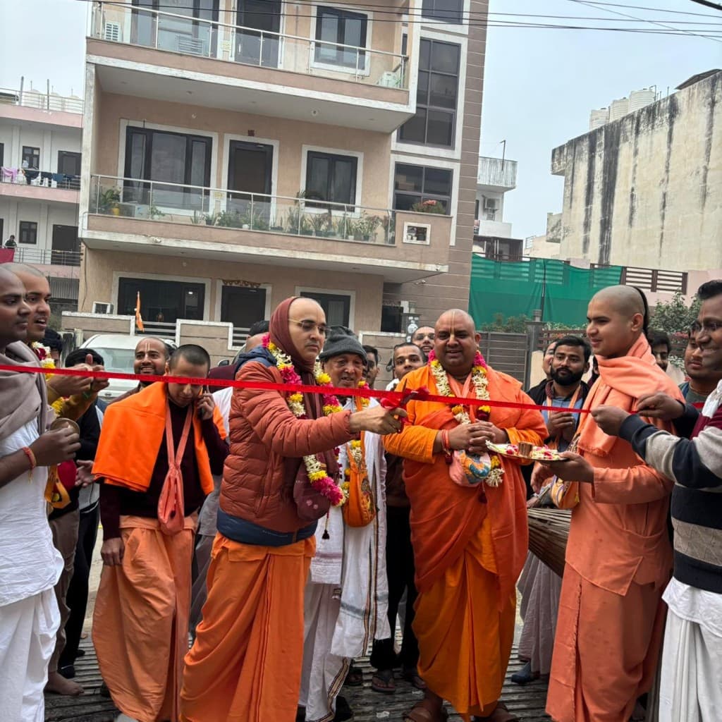 Inauguration of Vamshivat BACE - devotees and monks celebrate the ribbon-cutting of the new center